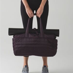 Lululemon get lost duffle bag in purple